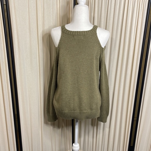 EUC- ELAN- WARM KNITTED GREEN COLD SHOULDER OVERSIZED SWEATER SIZE SMALL - Picture 8 of 13